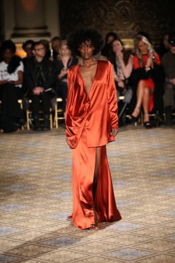  Christian Siriano koleksiyonu 