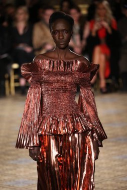  Christian Siriano koleksiyonu 