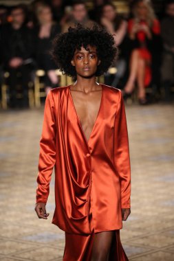  Christian Siriano koleksiyonu 