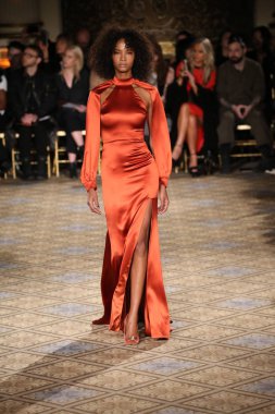  Christian Siriano koleksiyonu 