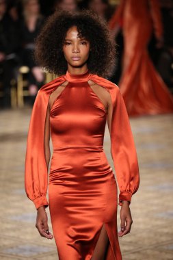  Christian Siriano koleksiyonu 