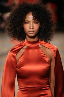  Christian Siriano koleksiyonu 