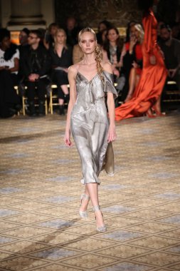 Christian Siriano koleksiyonu 