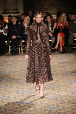 Christian Siriano koleksiyonu 