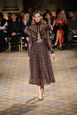 Christian Siriano koleksiyonu 