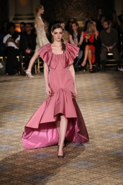 Christian Siriano koleksiyonu 