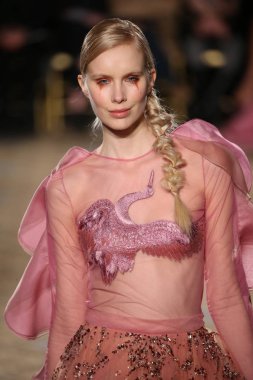 Christian Siriano koleksiyonu 