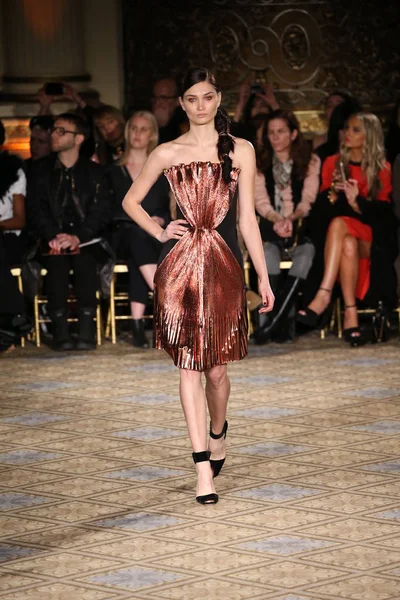  Christian Siriano koleksiyonu 