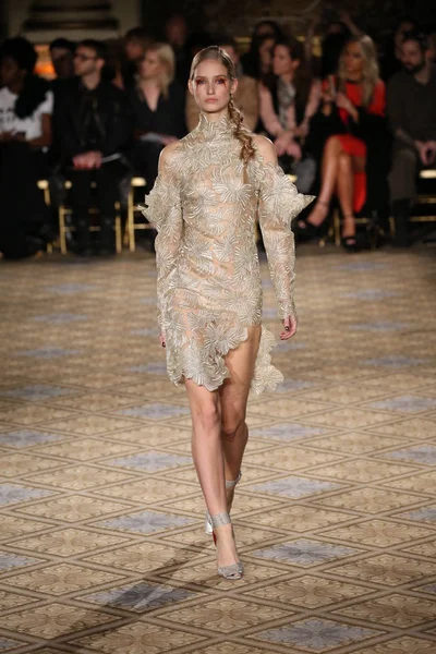 Christian Siriano koleksiyonu 