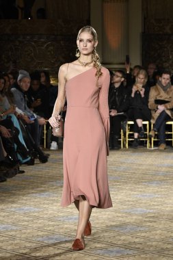 Christian Siriano koleksiyonu 