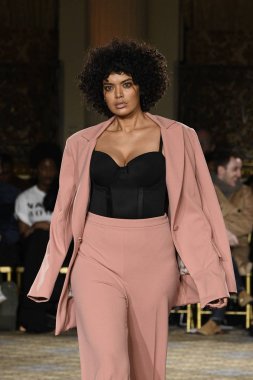  Christian Siriano koleksiyonu