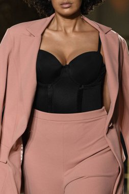  Christian Siriano koleksiyonu