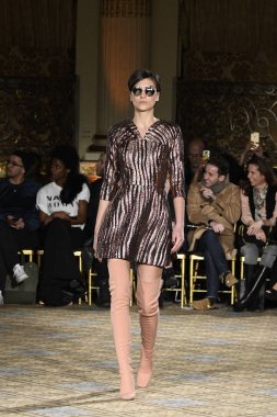  Christian Siriano koleksiyonu