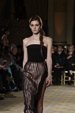  Christian Siriano koleksiyonu