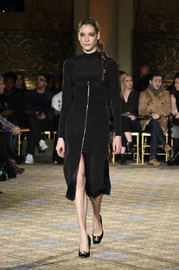  Christian Siriano koleksiyonu