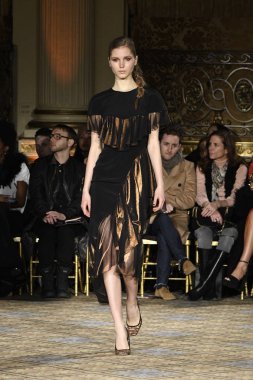  Christian Siriano koleksiyonu