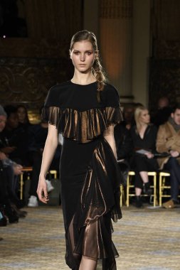  Christian Siriano koleksiyonu