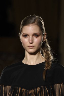  Christian Siriano koleksiyonu