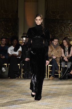  Christian Siriano koleksiyonu