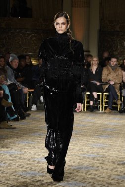  Christian Siriano koleksiyonu