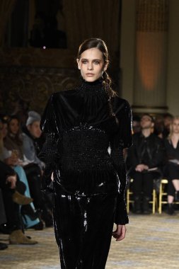  Christian Siriano koleksiyonu