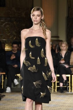  Christian Siriano koleksiyonu