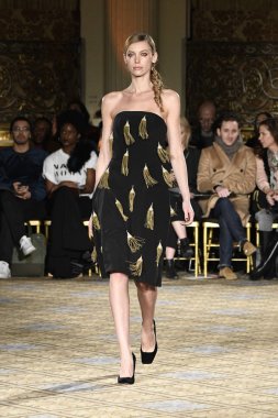  Christian Siriano koleksiyonu