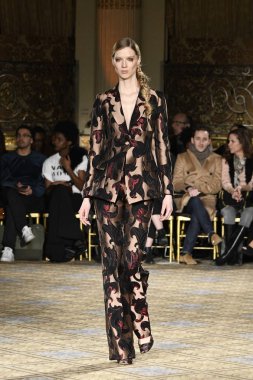  Christian Siriano koleksiyonu