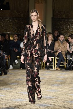  Christian Siriano koleksiyonu