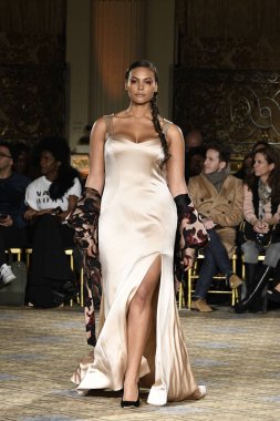  Christian Siriano koleksiyonu