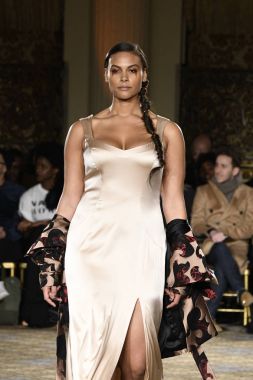  Christian Siriano koleksiyonu