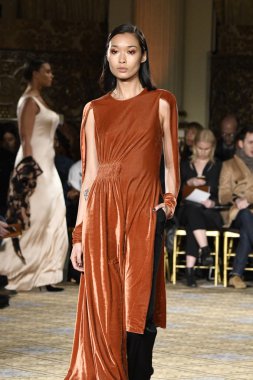  Christian Siriano koleksiyonu