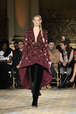  Christian Siriano koleksiyonu