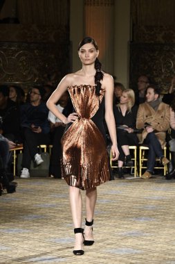  Christian Siriano koleksiyonu