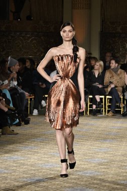  Christian Siriano koleksiyonu