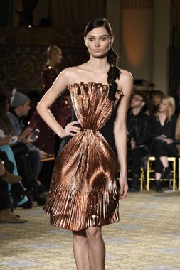  Christian Siriano koleksiyonu