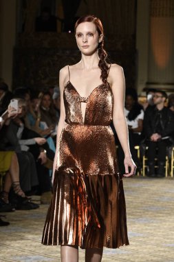  Christian Siriano koleksiyonu