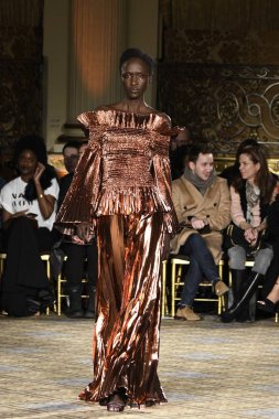  Christian Siriano koleksiyonu