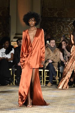  Christian Siriano koleksiyonu