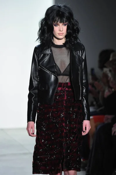 Georgine kollektion auf new york fashion week — Stockfoto