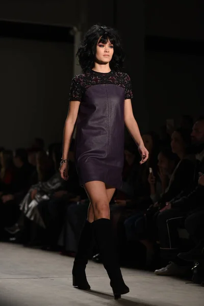 Georgine kollektion auf new york fashion week — Stockfoto