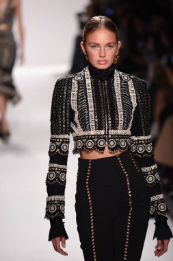  Jonathan Simkhai koleksiyonu 