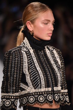  Jonathan Simkhai koleksiyonu 