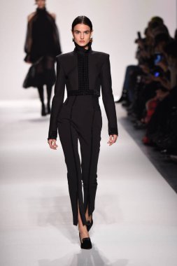  Jonathan Simkhai koleksiyonu 