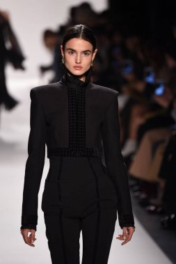  Jonathan Simkhai koleksiyonu 