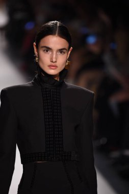  Jonathan Simkhai koleksiyonu 