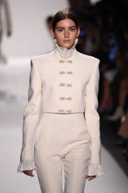  Jonathan Simkhai koleksiyonu 