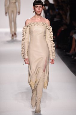  Jonathan Simkhai koleksiyonu 