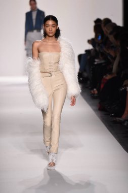  Jonathan Simkhai koleksiyonu