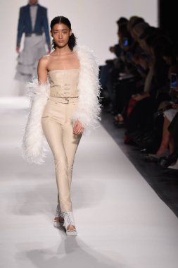  Jonathan Simkhai koleksiyonu